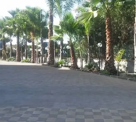 Conti לינה וארוחת בוקר