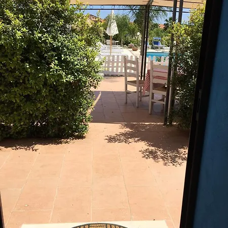 Conti לינה וארוחת בוקר
