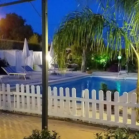לינה וארוחת בוקר Conti 3*