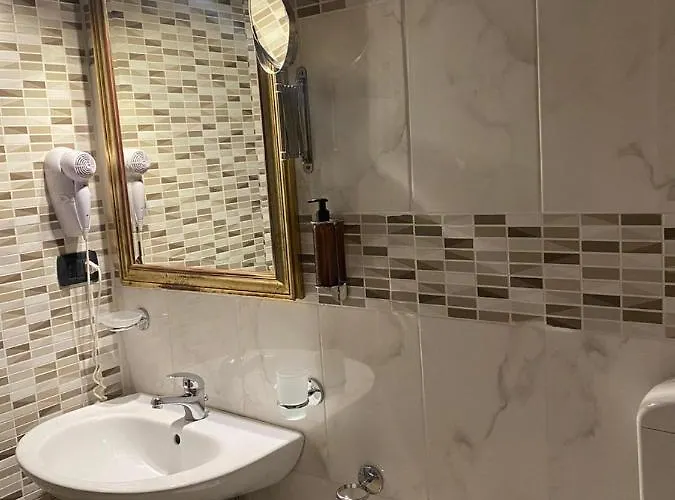 Conti מלון 3*