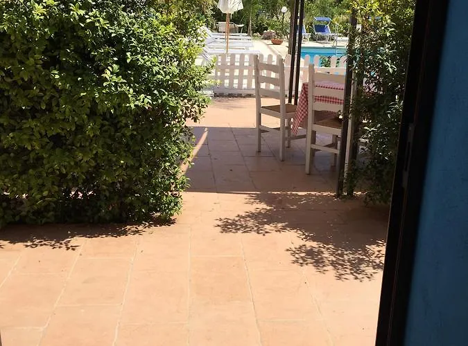Conti מלון